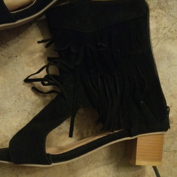 NEW Black fringe sandals - Picture 3 of 5